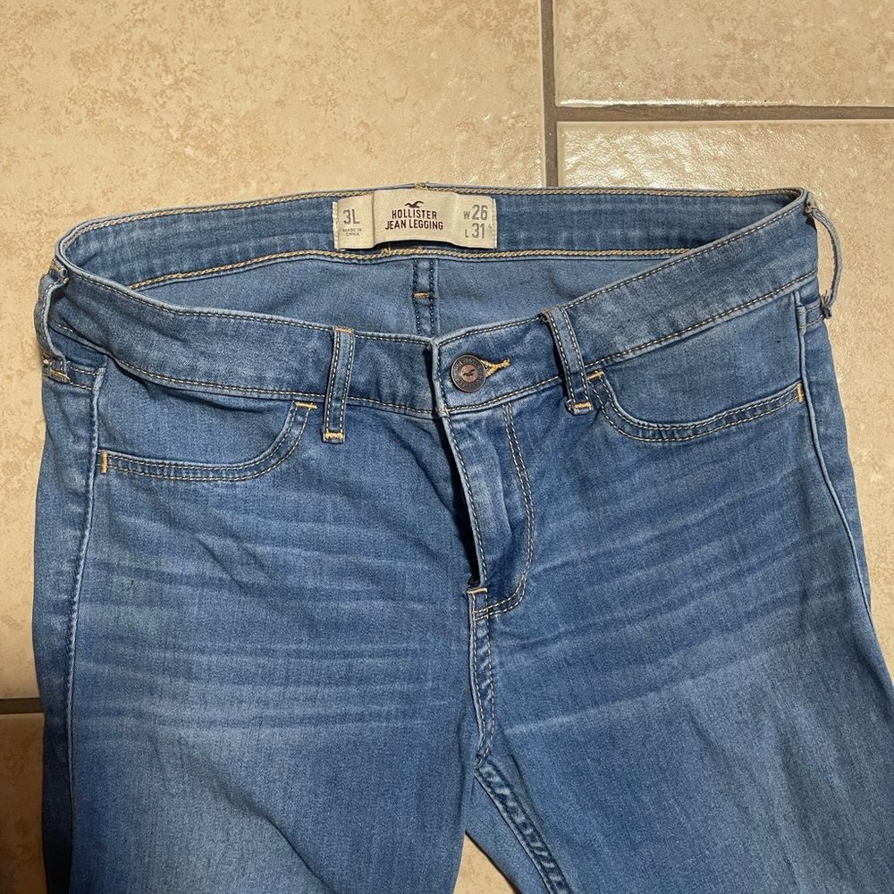 Like new Hollister skinny jeans size 3